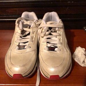 Ladies Nike airmax tennis shoes